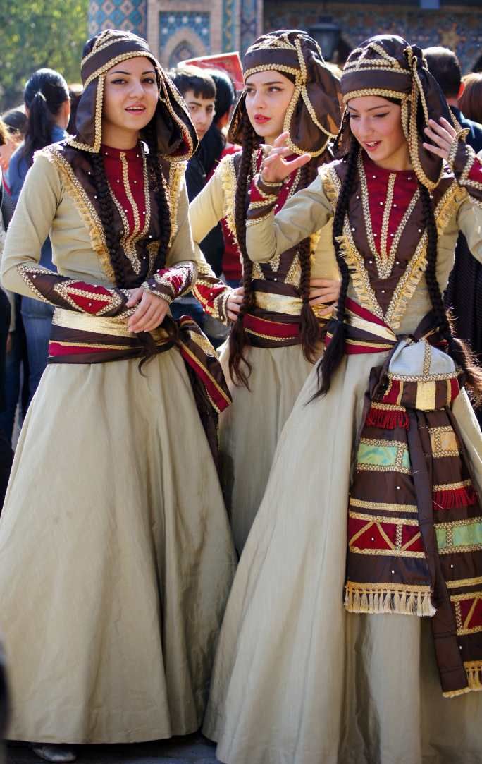 Национальный грузинский женский костюм