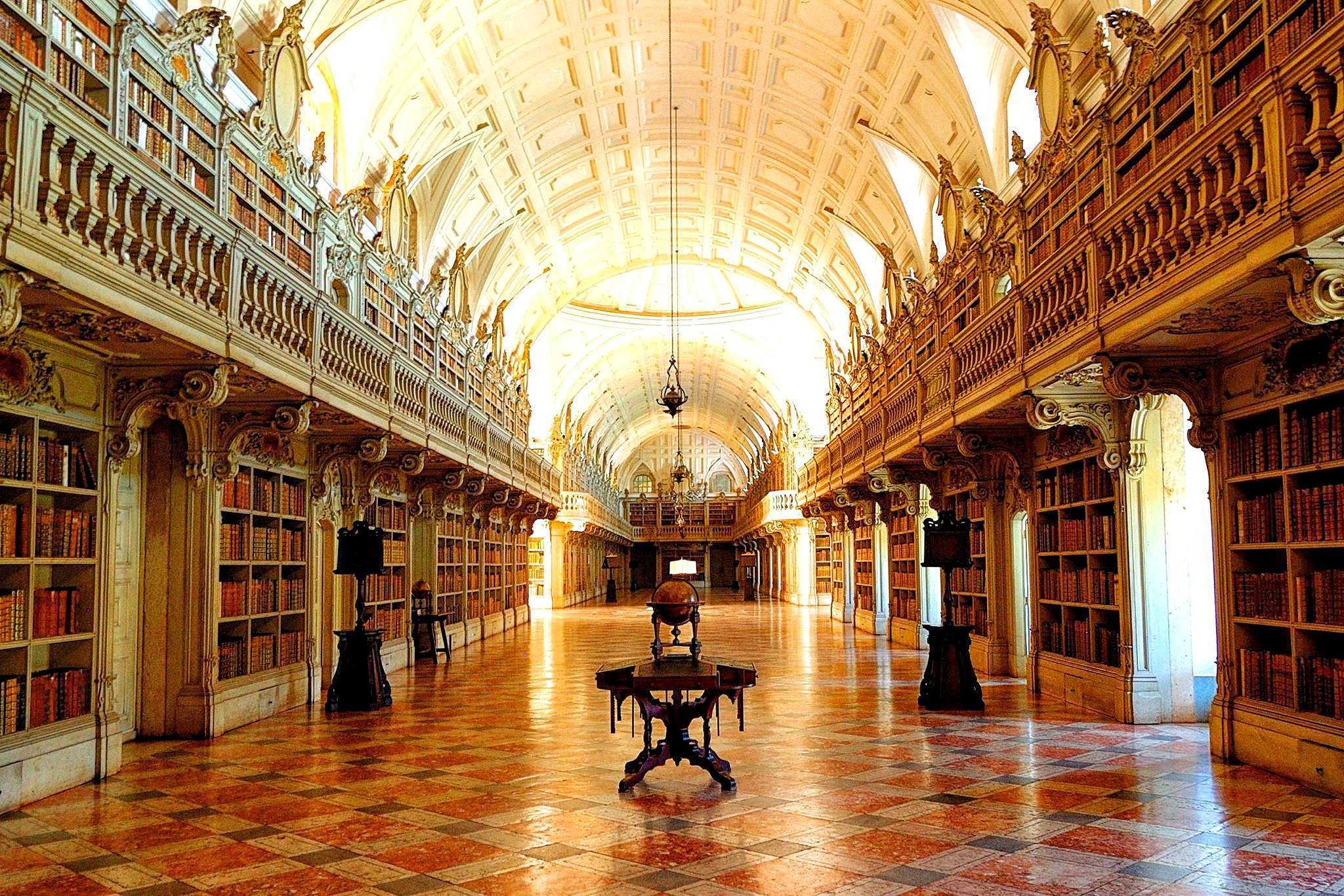 Библиотека королевского дворца