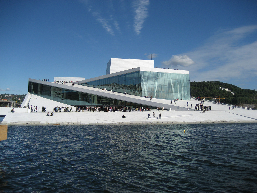 Здание Оперного театра в Осло