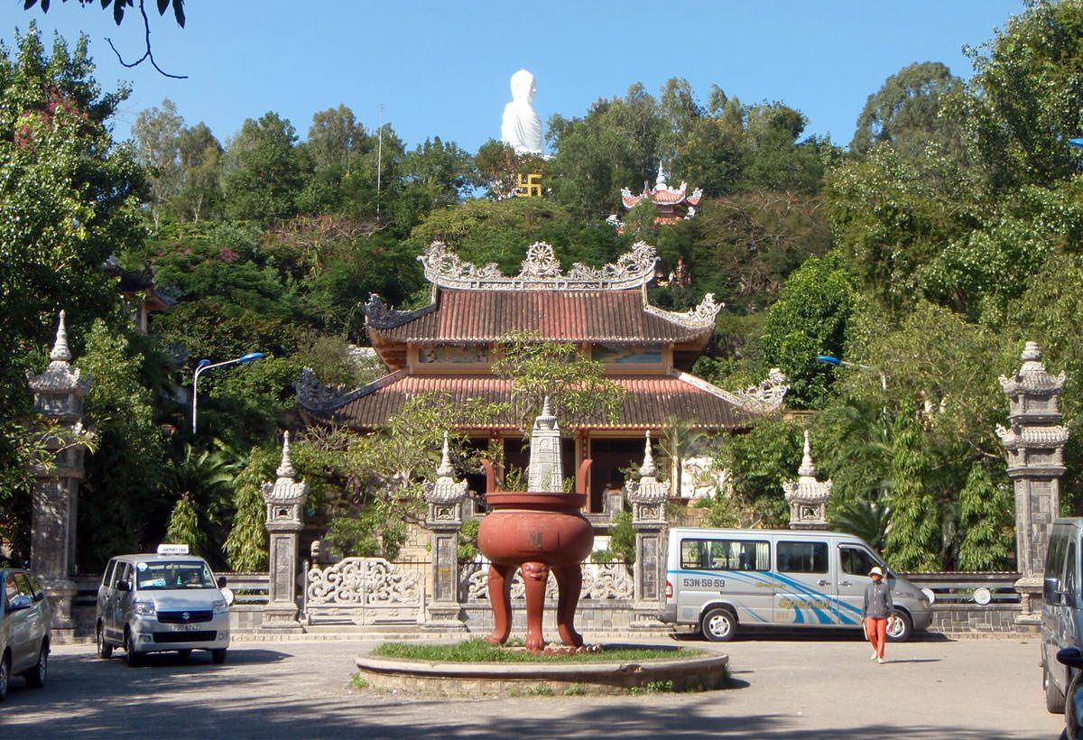 Достопримечательность Нячанга - пагода Лонг Шон