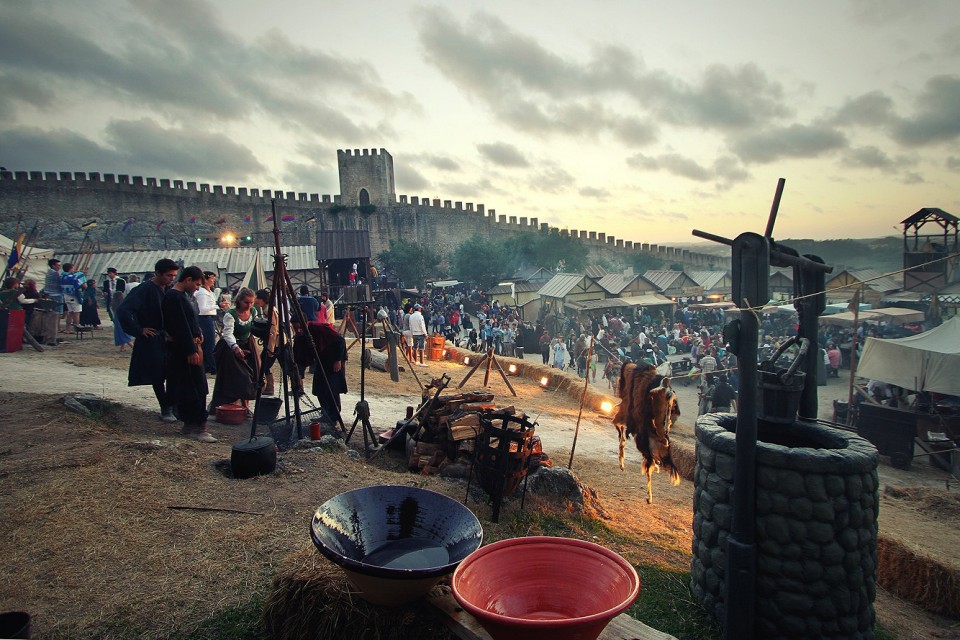 Проведение средневековой ярмарки