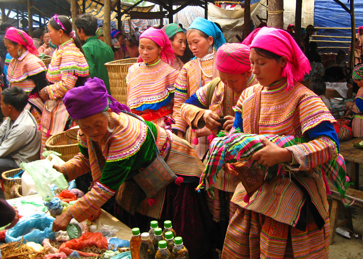 Фото: торговля на главном рынке Сапы