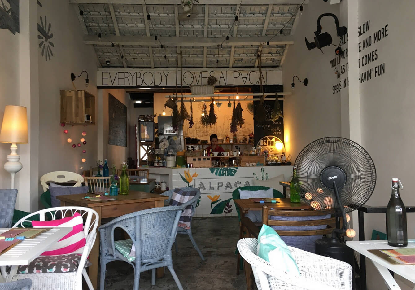 Интерьер Alpaca Homestyle Cafe