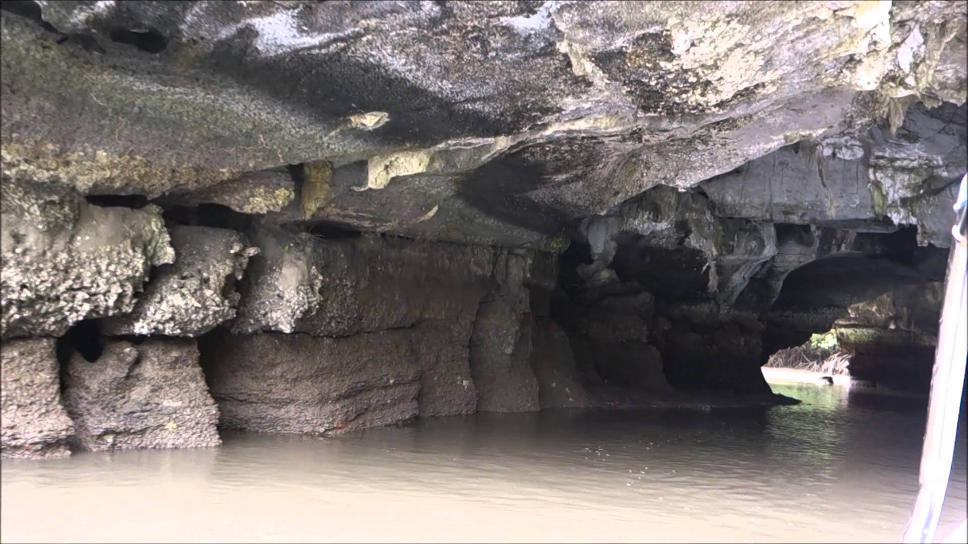 Природные пещеры в Kilim Geo Park