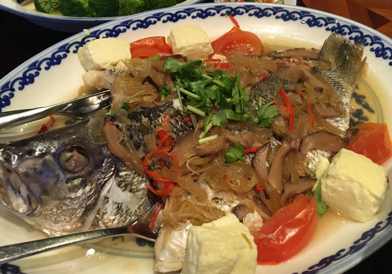 Рыбное блюдо в ресторане Uncle Lim's Kitchen