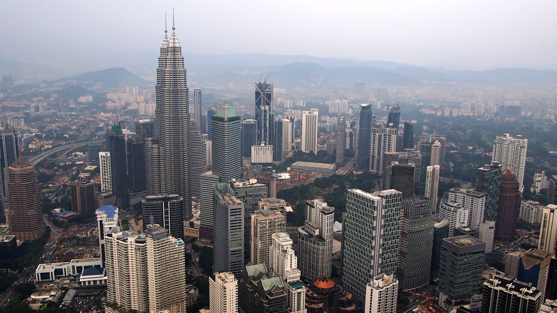 Вид со смотровой площадки Menara Kuala Lumpur