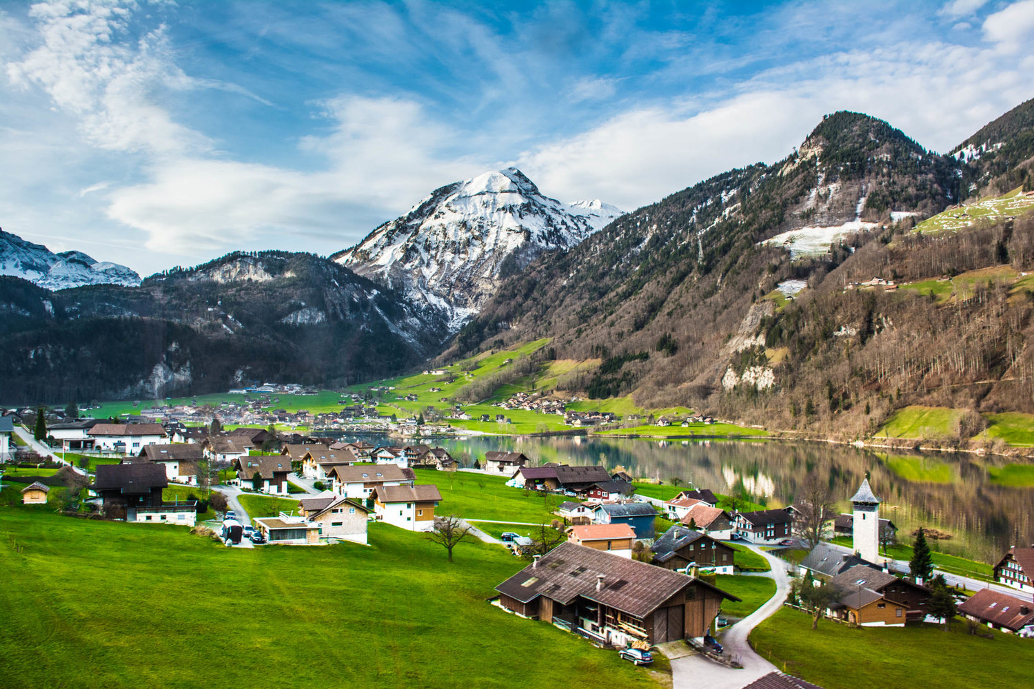 Интерлакен - курортный городок в Швейцарии