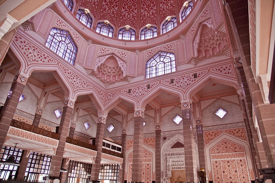 Интерьер мечети Путраджайя