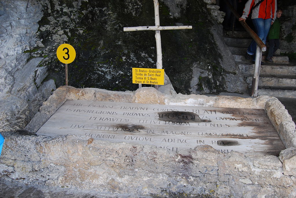 Могила св. Беата при входе в Беатовы пещеры