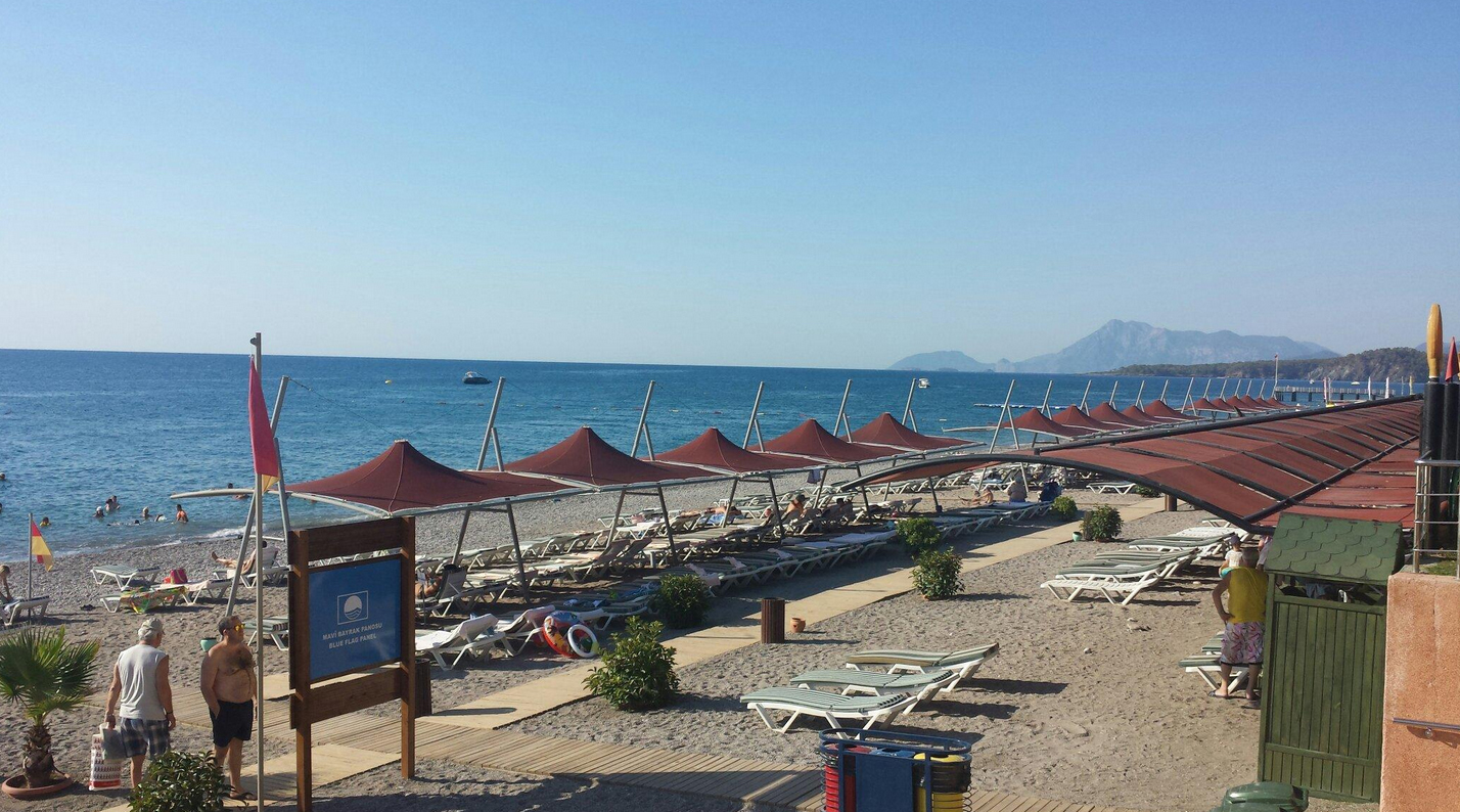 Пляж в Limak Limra Hotel & Resort находится на 1-й линии