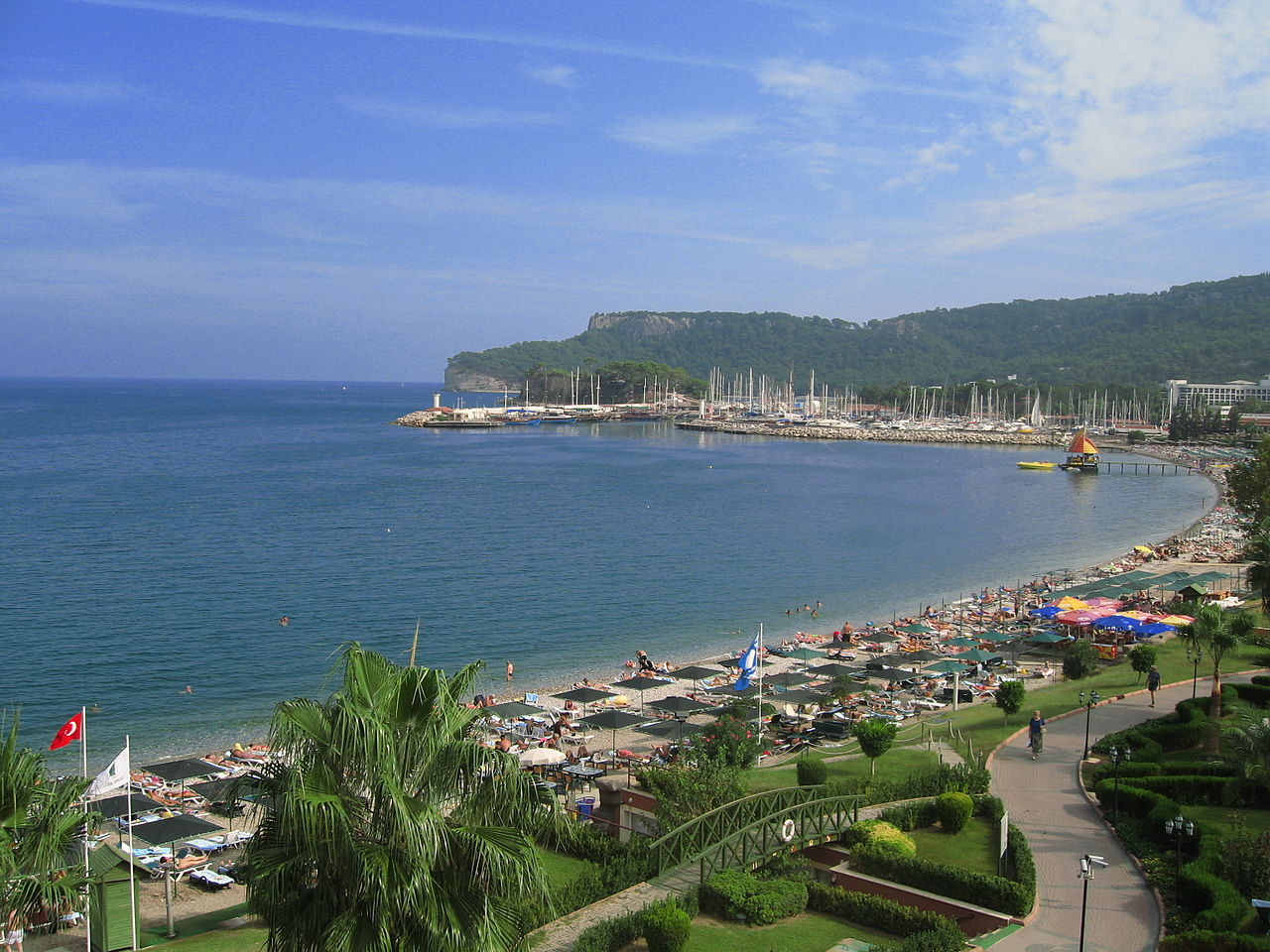 Центральный пляж в Кемере, Турция