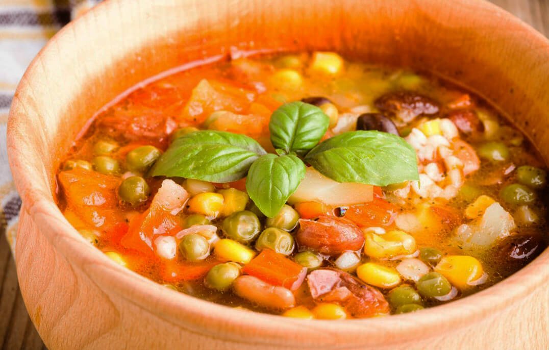 Густой хорватский суп манештра напоминает овощное рагу