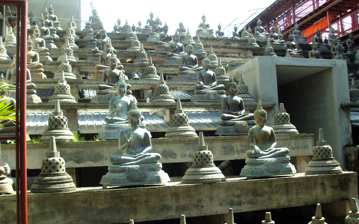 Изваяния Будды в «Саду Будд»