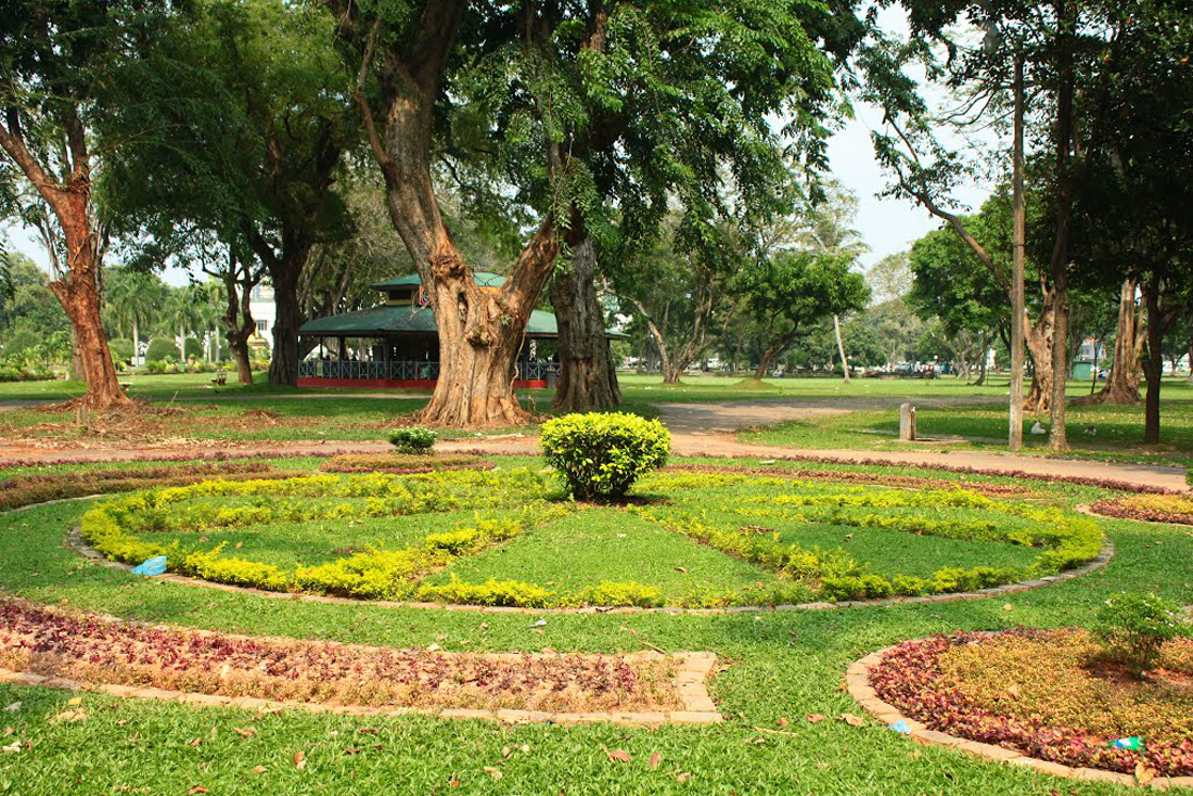 Клумбы в парке Вихарамахадеви