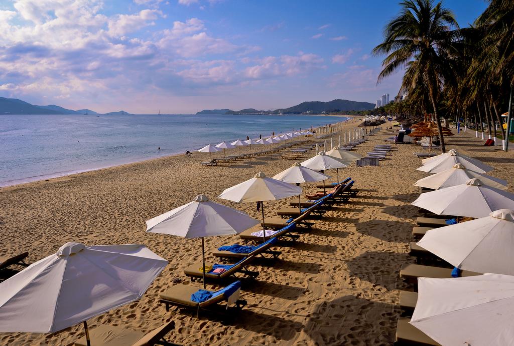 Пляж отеля Hotel Novotel Nha Trang