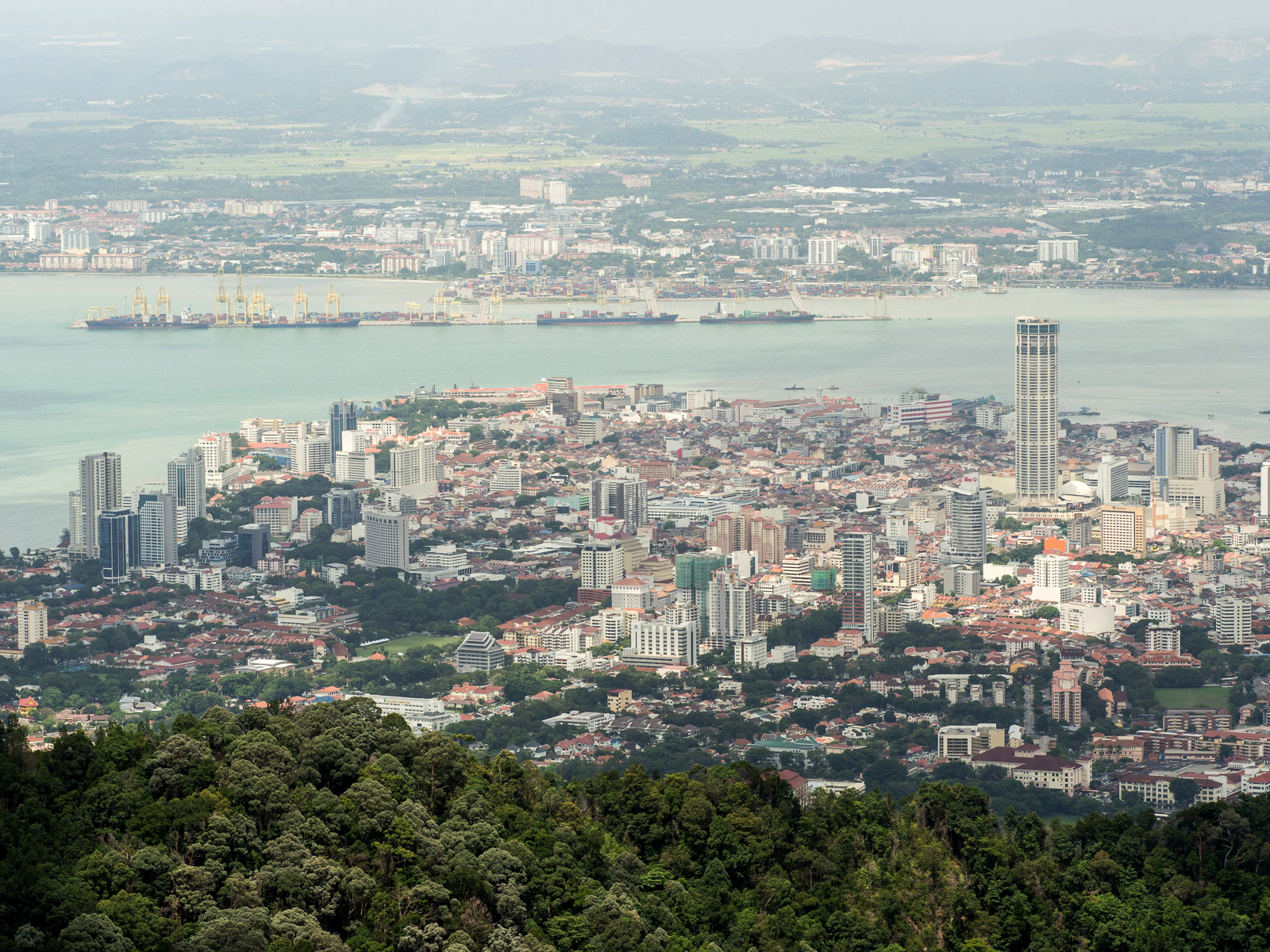 Вид на Пенанг со смотровой площадки Penang Hill