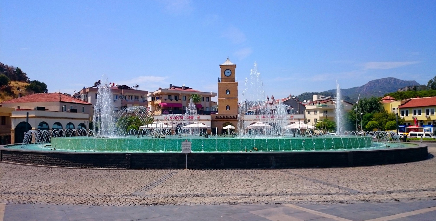 Главная площадь и Танцующие фонтаны