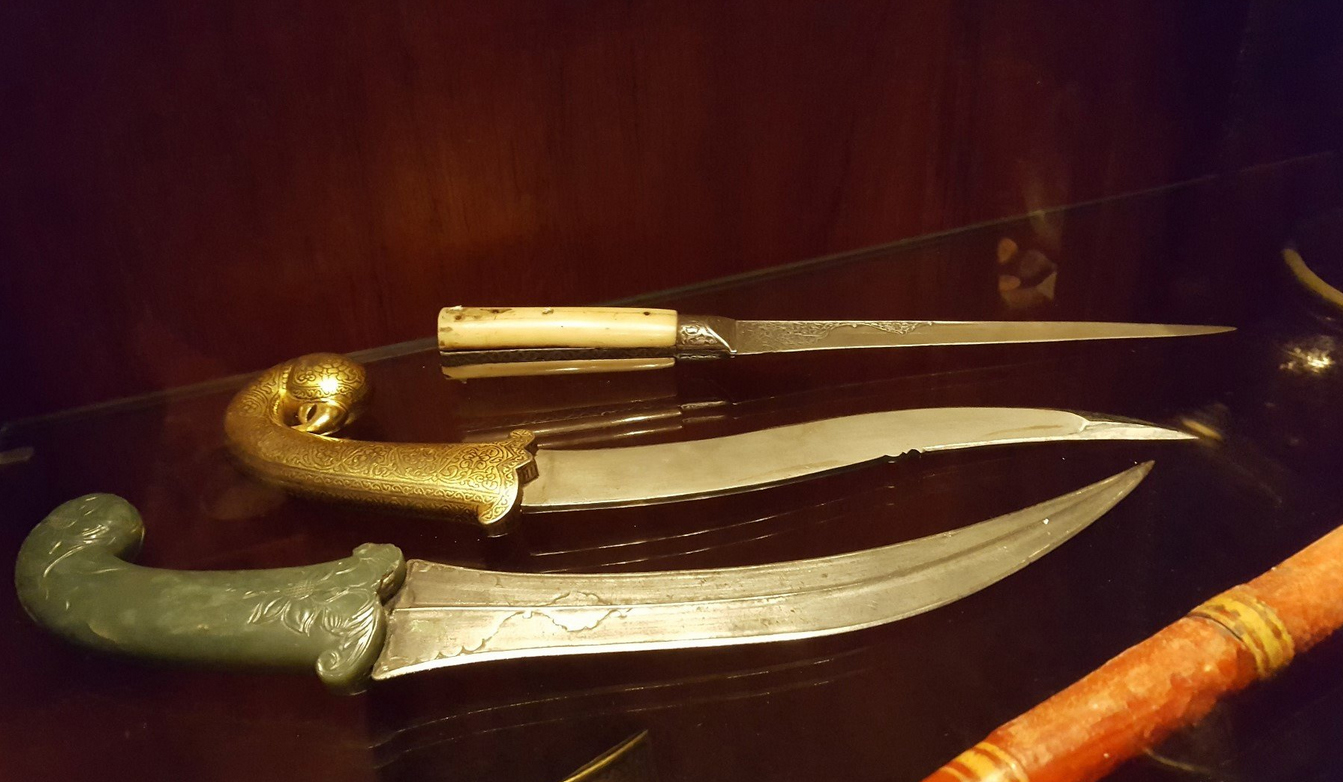 Ножи в музее Давида