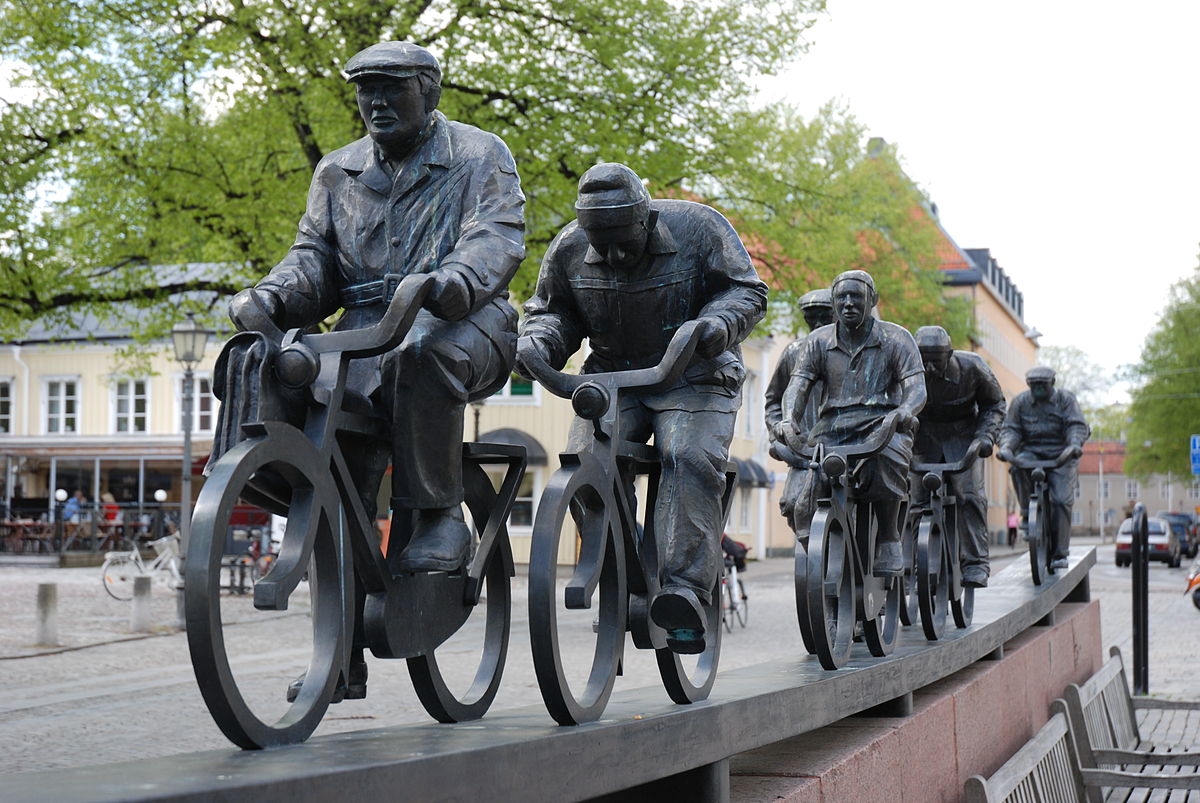 Памятник с велосипедистами Асеастрёммен