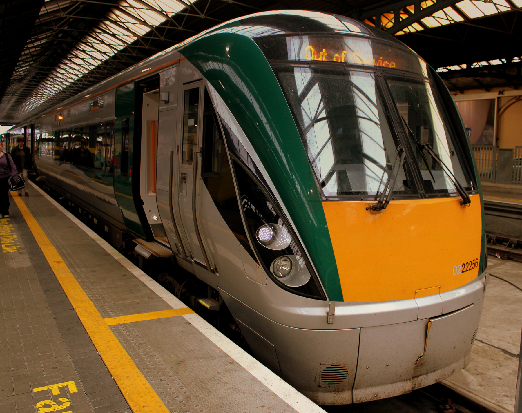 Поезд от станции Dublin Heuston