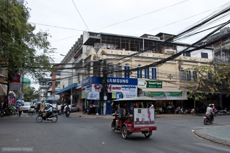 Трафик на улицах Пномпеня