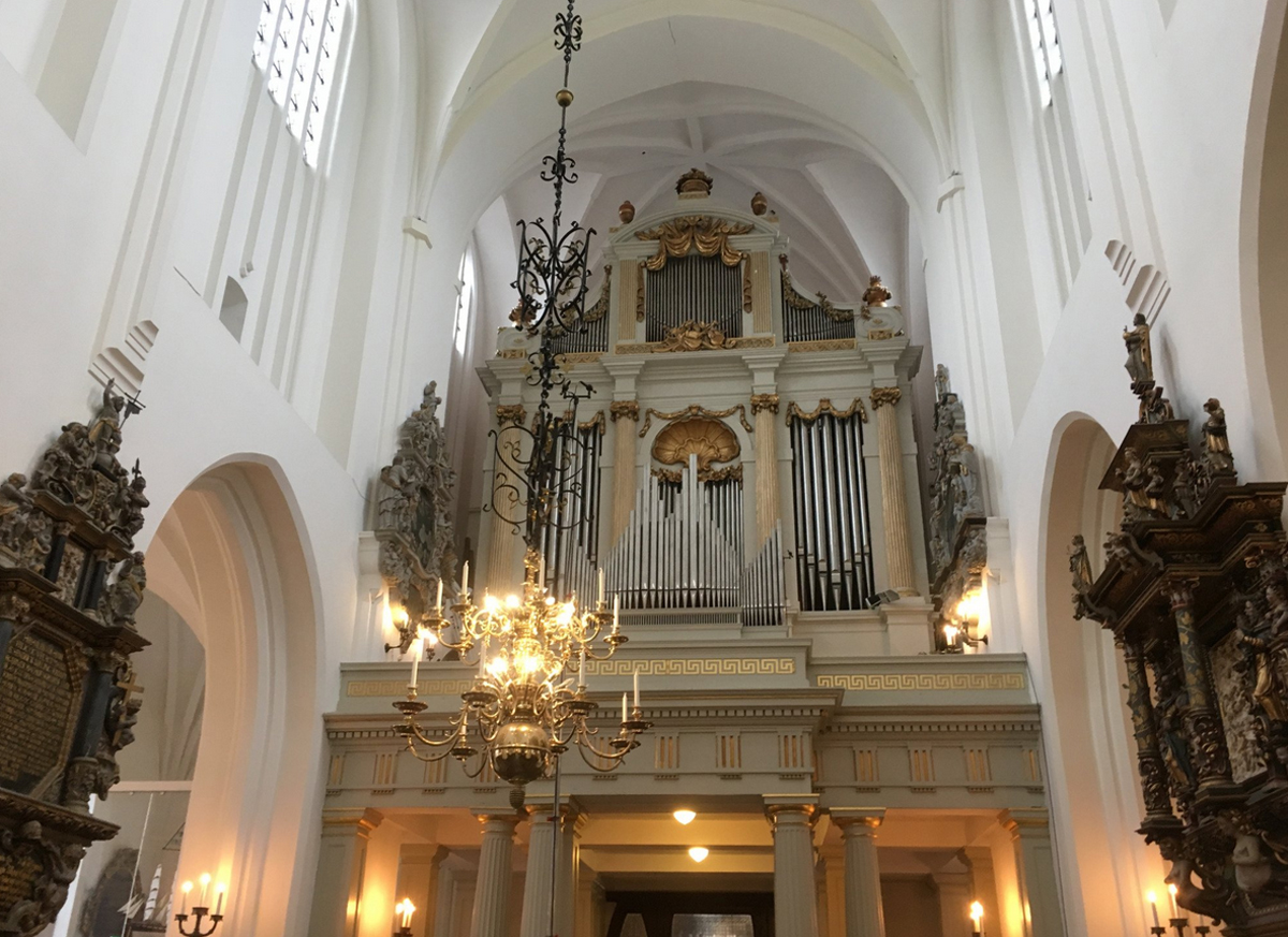 В церкви хранился орган