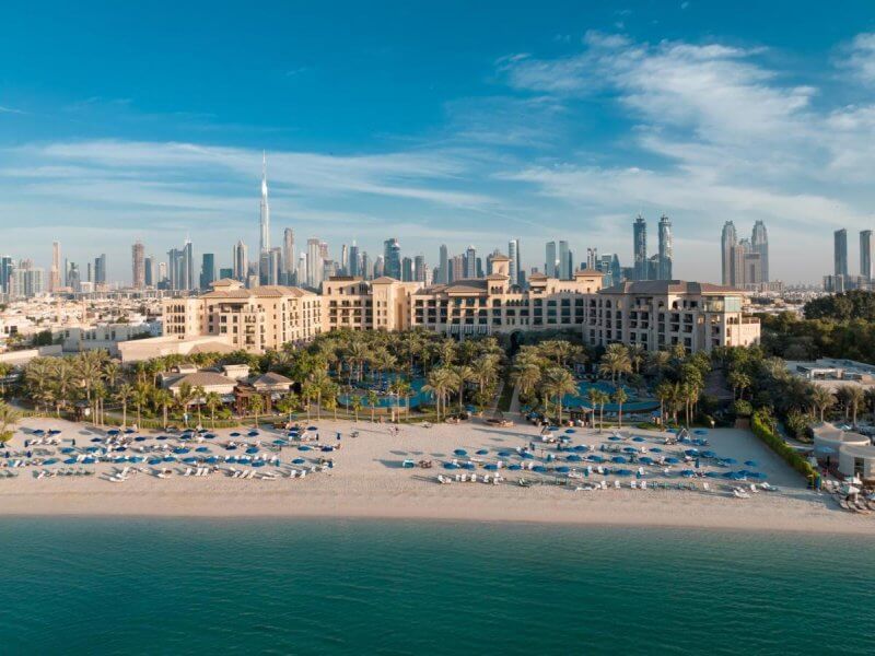 Вид на отель Four Seasons Resort Dubai at Jumeirah Beach