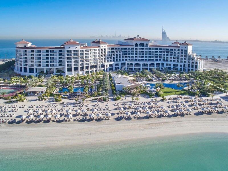 Вид на отель Waldorf Astoria Dubai Palm Jumeirah и его пляж