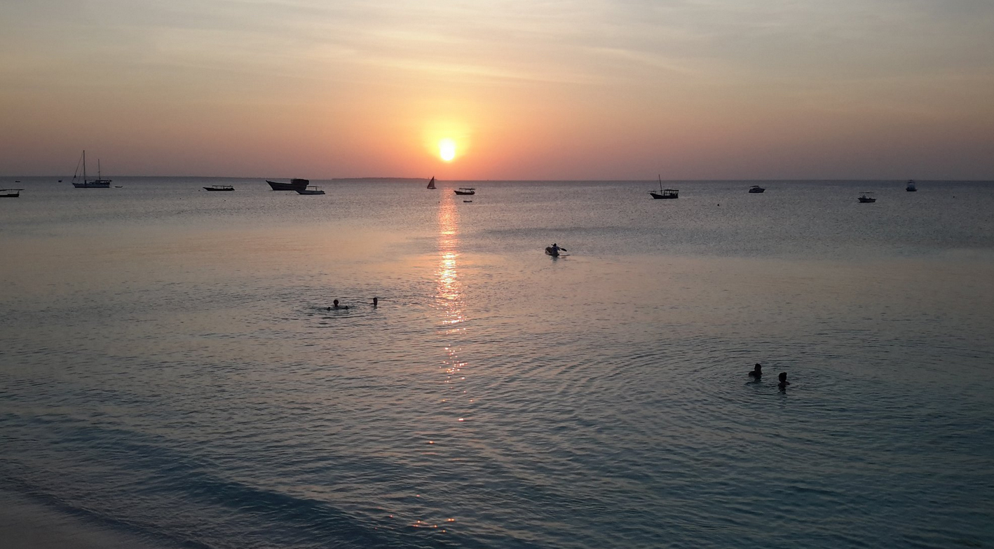 Закат на пляже Нунгви