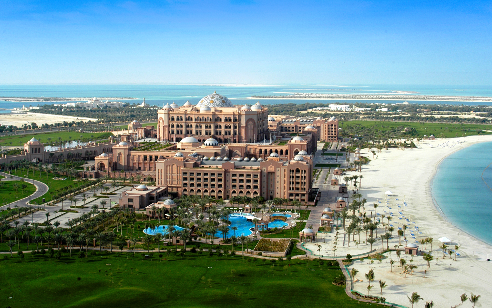 Лучшие отели Абу-Даби с собственным пляжем