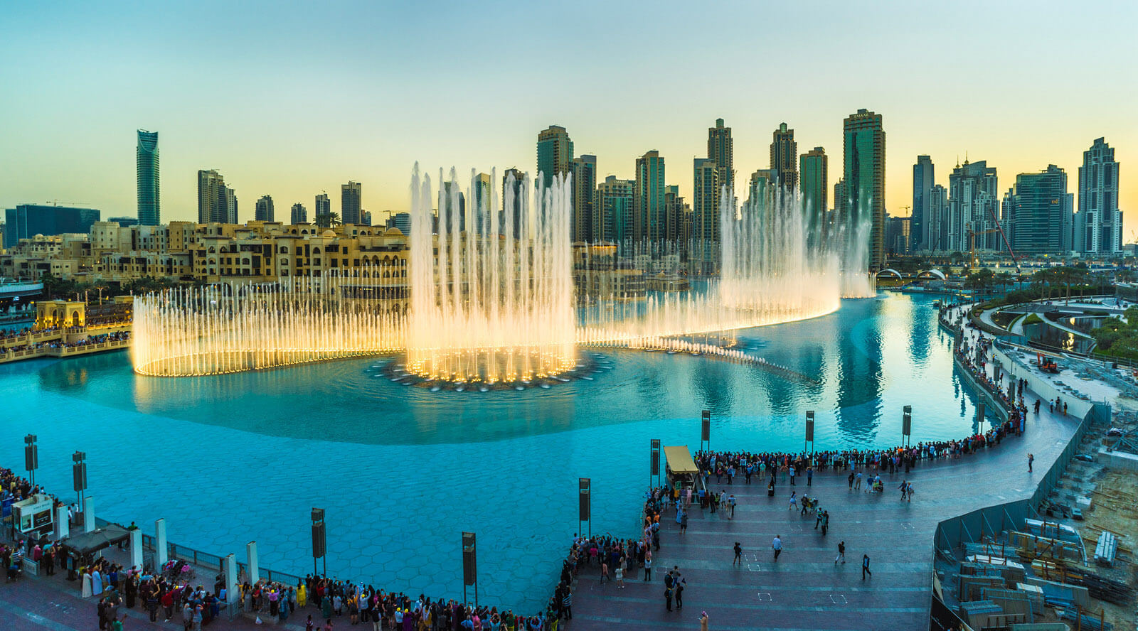 Танцующий музыкальный фонтан в Дубае