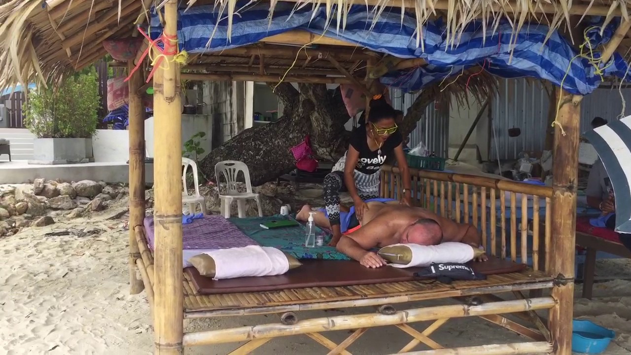 Прямо на Чавенг-Бич можно сделать тайский массаж