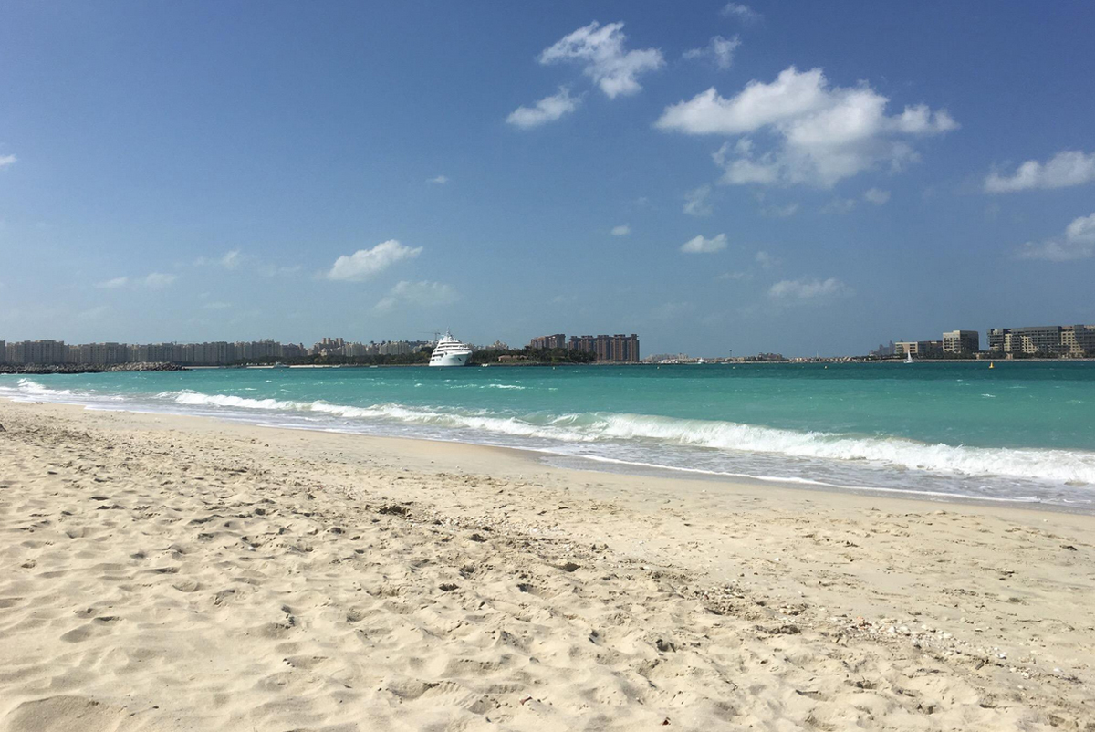 Чистый пляж Al Sufouh beach