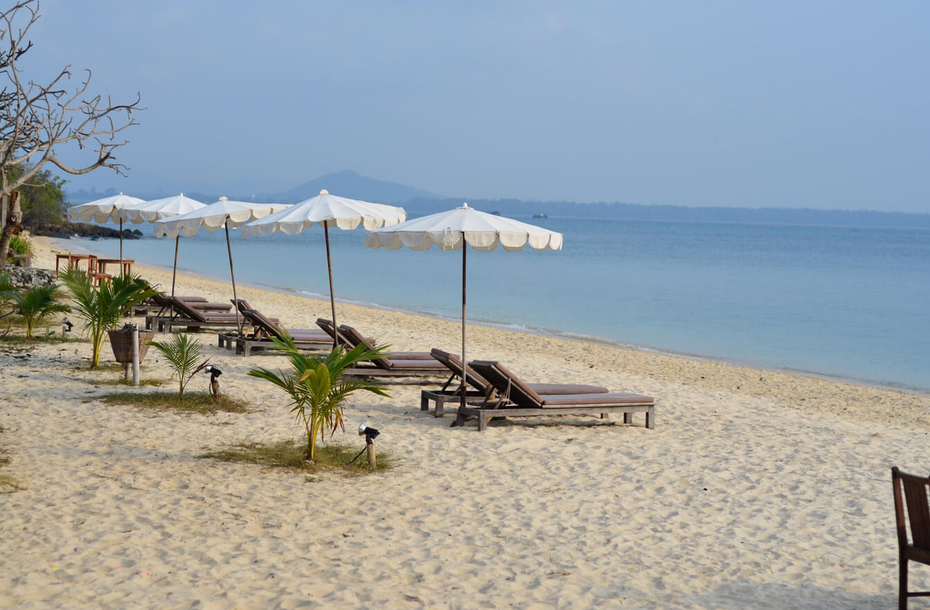 Пляж отеля Mooban Talay Resort
