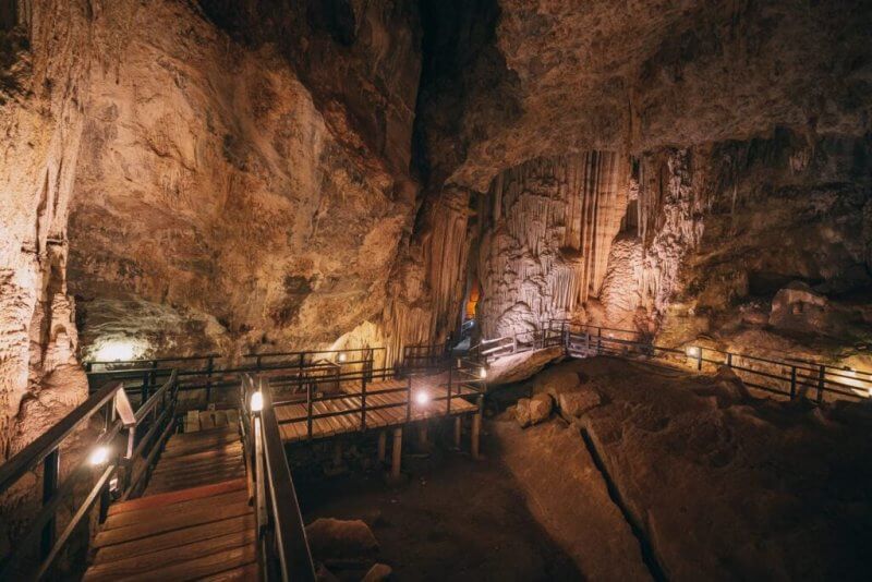 Пещера Phranag Nai