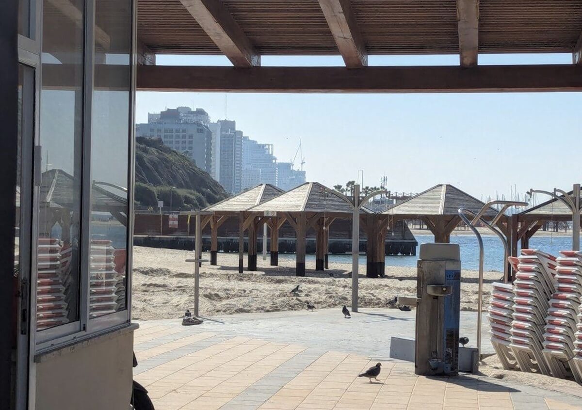 Nordau Beach — религиозный пляж в Тель-Авиве Религиозный пляж Нордау в Тель-Авиве