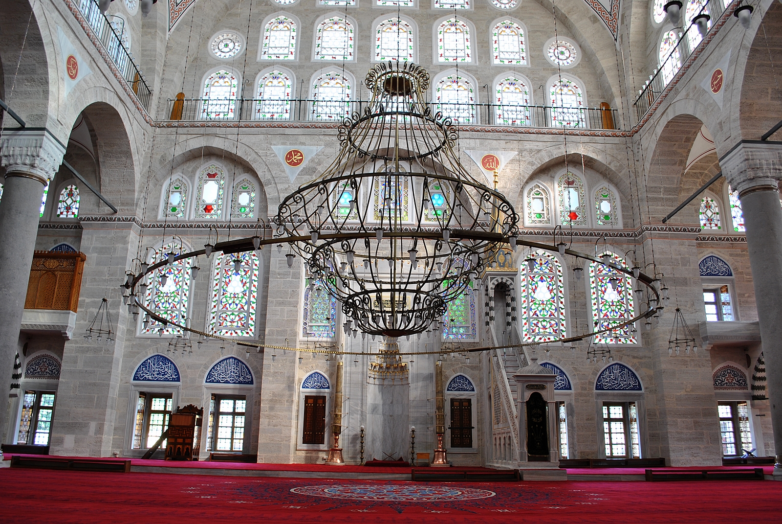 В мечети Михримах Султан Эдирнекапы