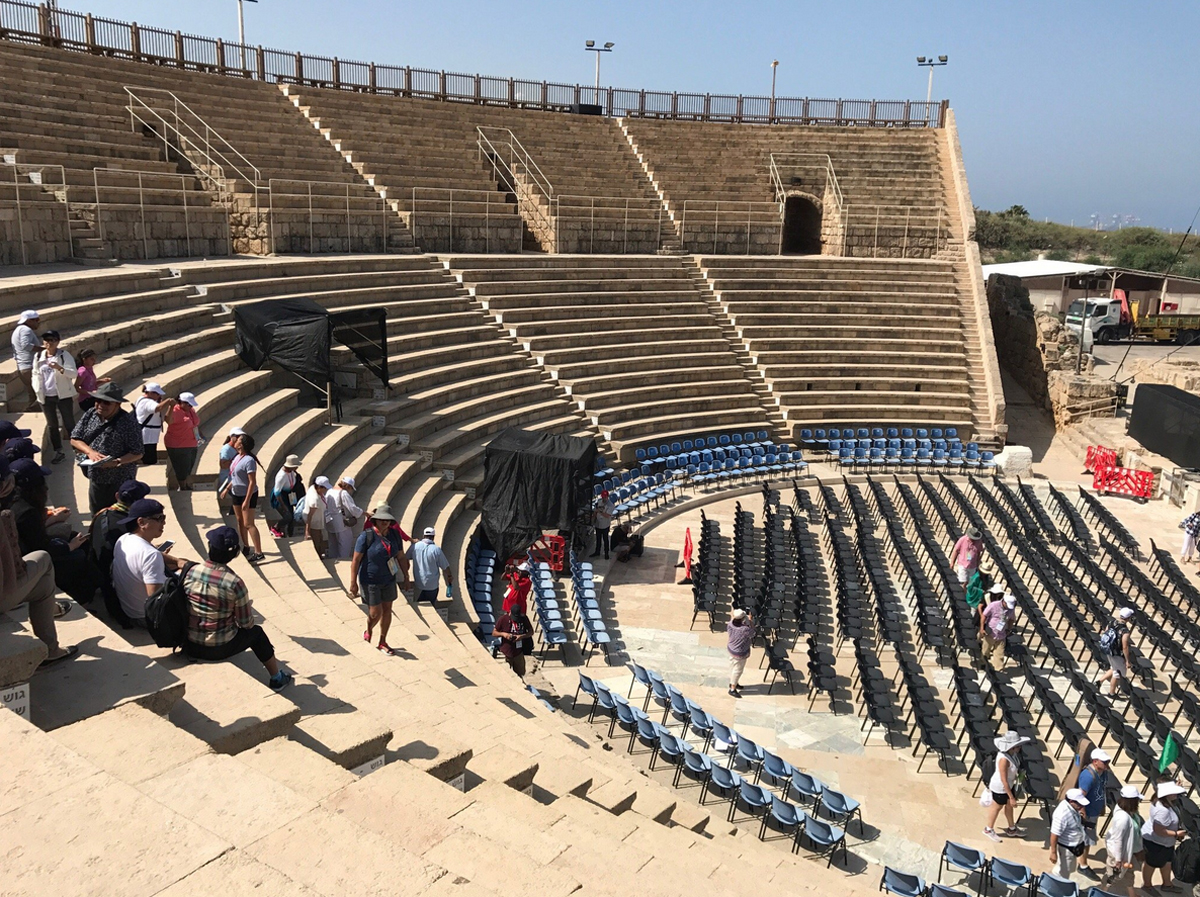 Кесарийский амфитеатр регулярно принимает исполнителей