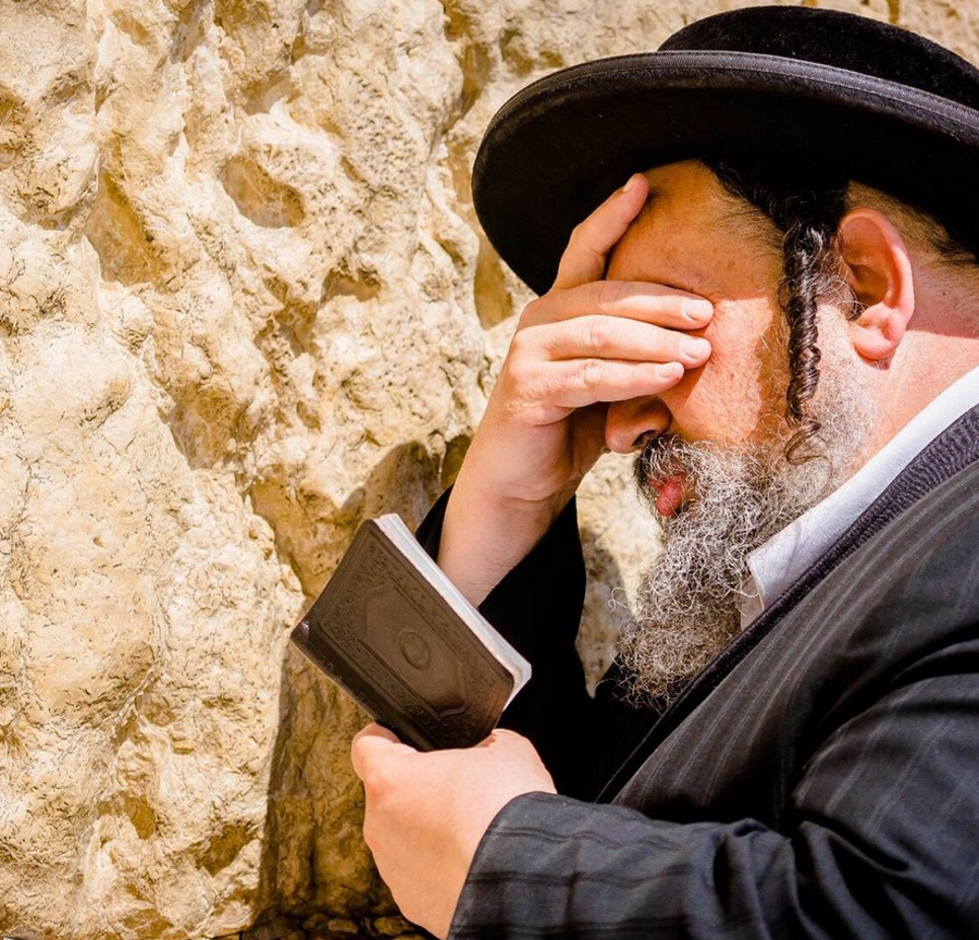 Иудей у стены Плача