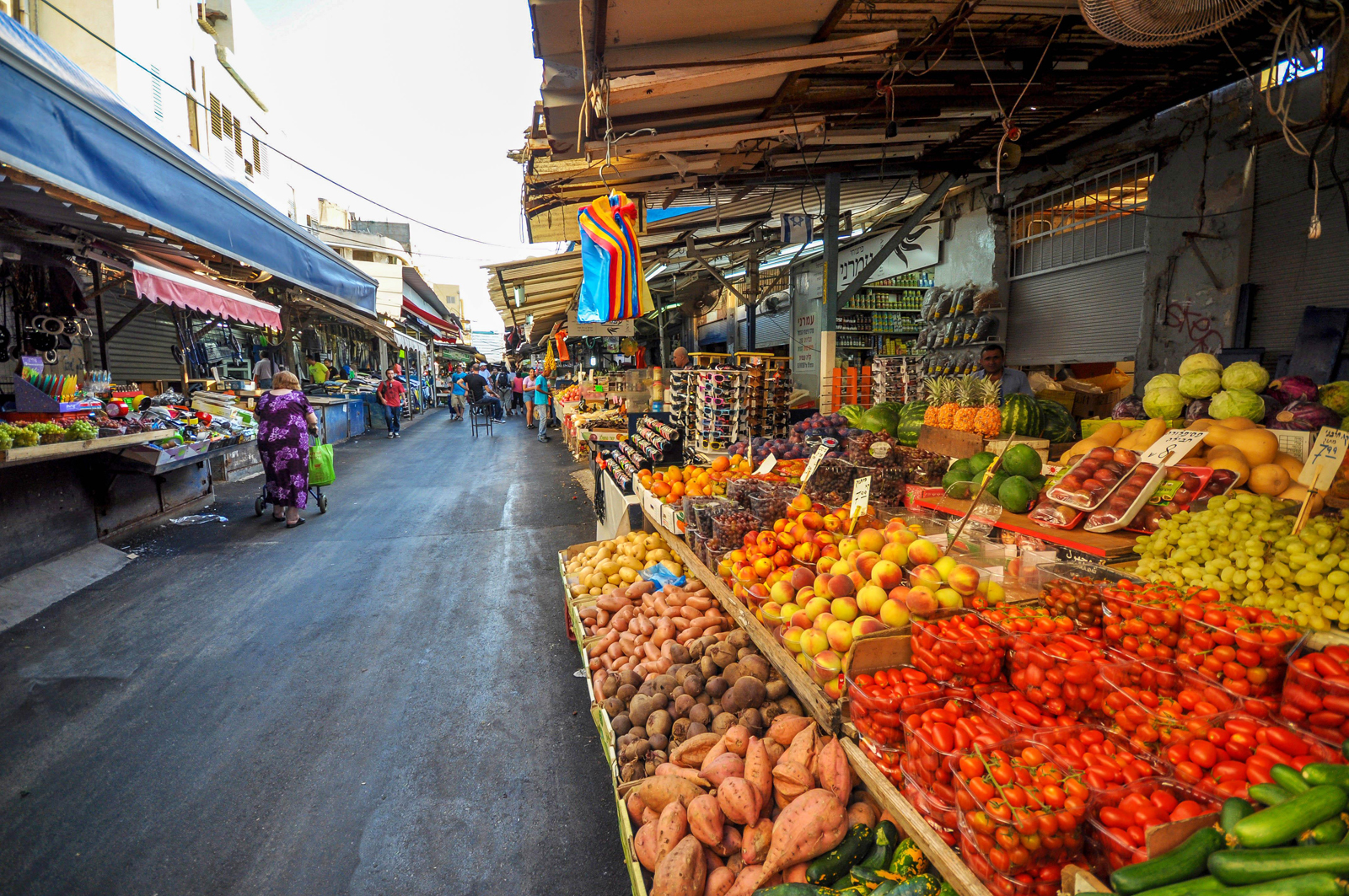 Покупка продуктов на рынке Тель-авива