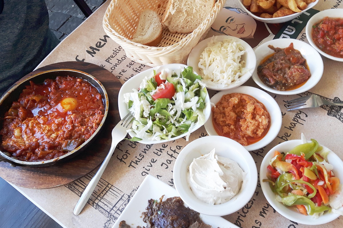 Обед на двоих в кафе, Тель Авив