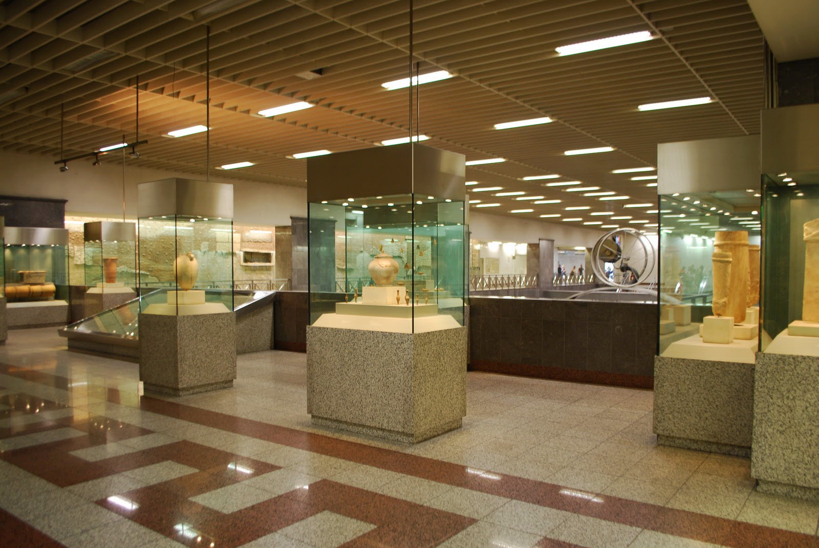 На станциях Афинского метро можно полюбоваться археологическими находками