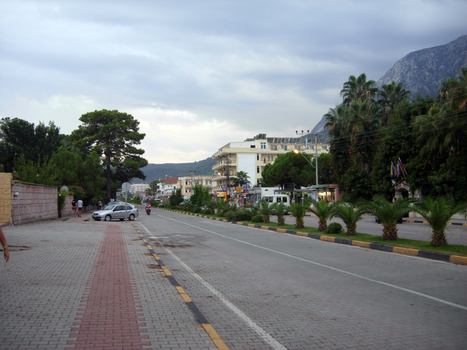 Главной улица Ataturk Caddesi