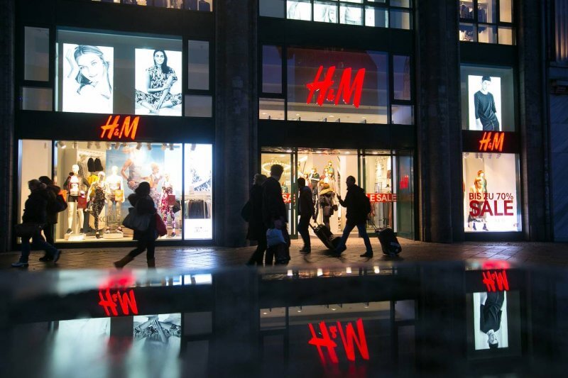 Витрина магазина H&M
