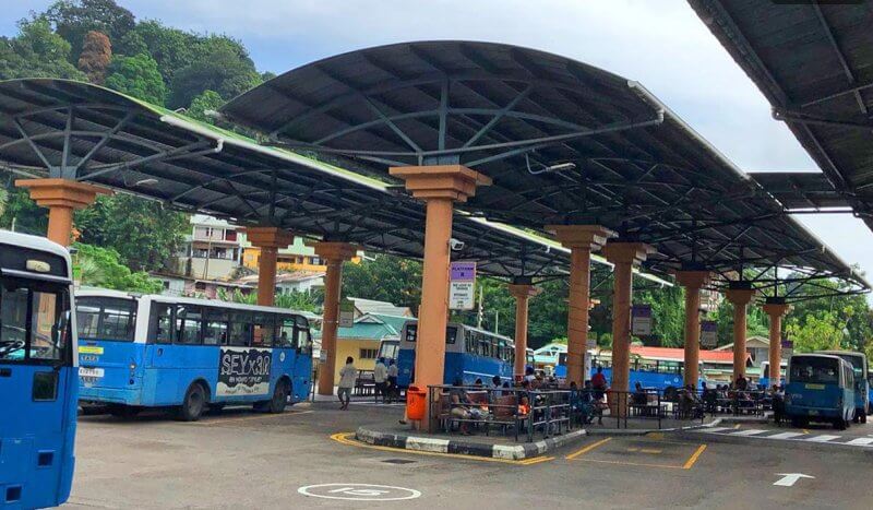 Автобусная станция на острове Маэ