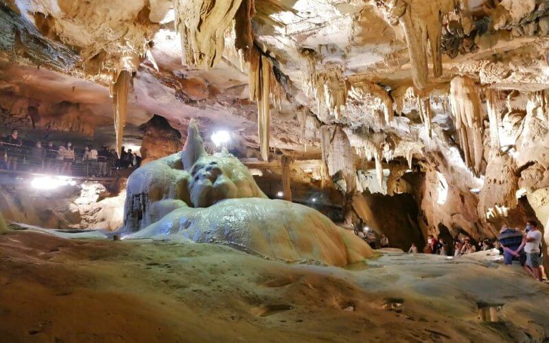 Внутри пещеры Бетаррам
