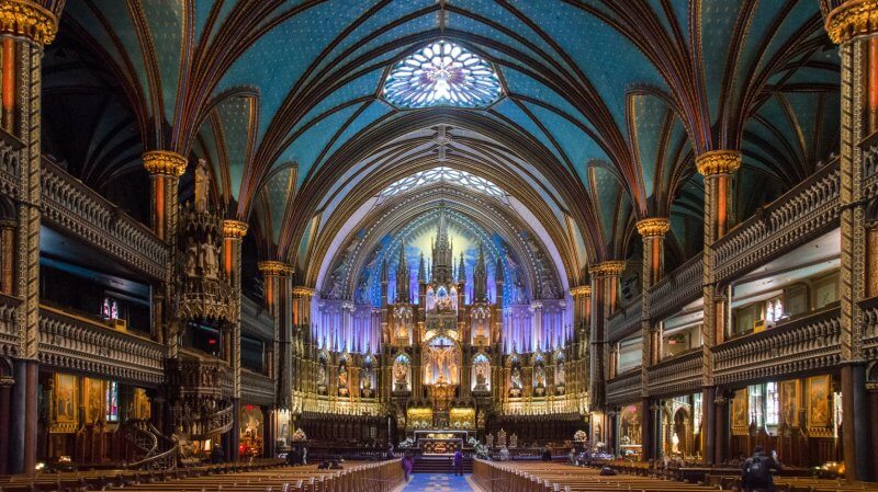 Фото: внутреннее убранство Базилики Нотр-Дам в канадском Монреале