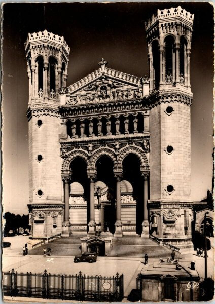 История базилики Нотр-Дам-де-Фурвьер в городе Лион