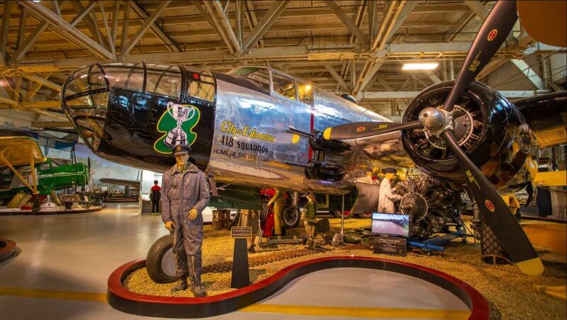 Самолет в музее авиации в Эдмонтоне