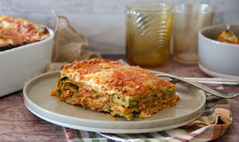 Лазанья Болоньезе зеленая Зелёная лазанья со шпинатом, рагу болоньезе и бешамелем